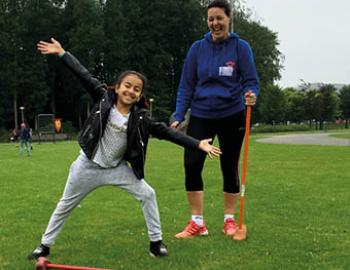 Pfizercollega’s sporten met Rotterdamse basisschoolkinderen 